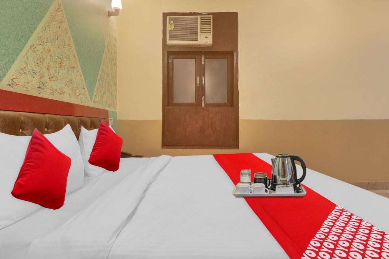 Hotel O Prince Home Stay Near Ambience Mall Neu-Delhi Exterior foto