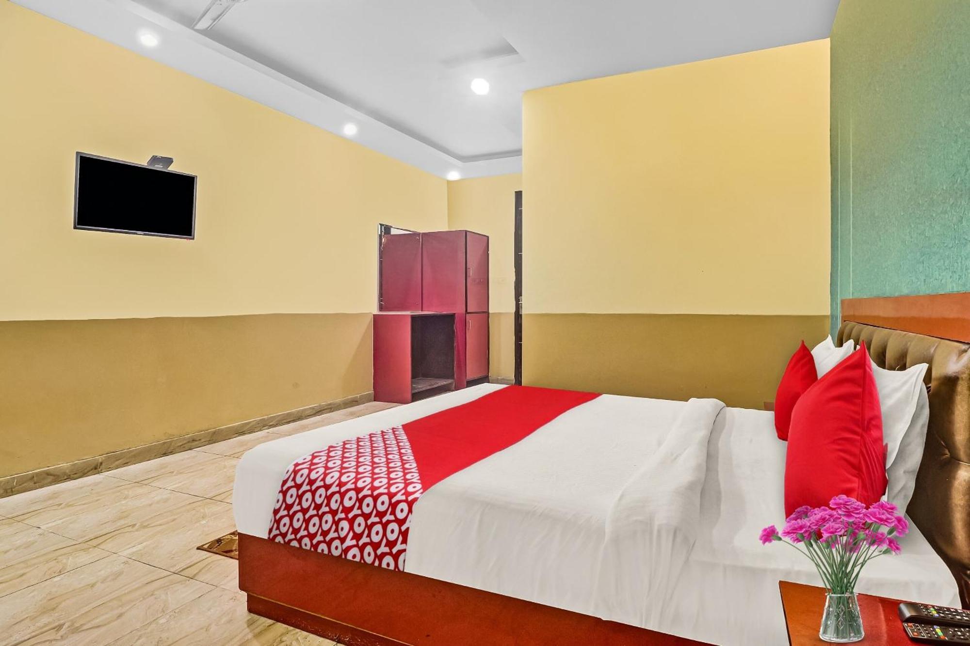 Hotel O Prince Home Stay Near Ambience Mall Neu-Delhi Exterior foto