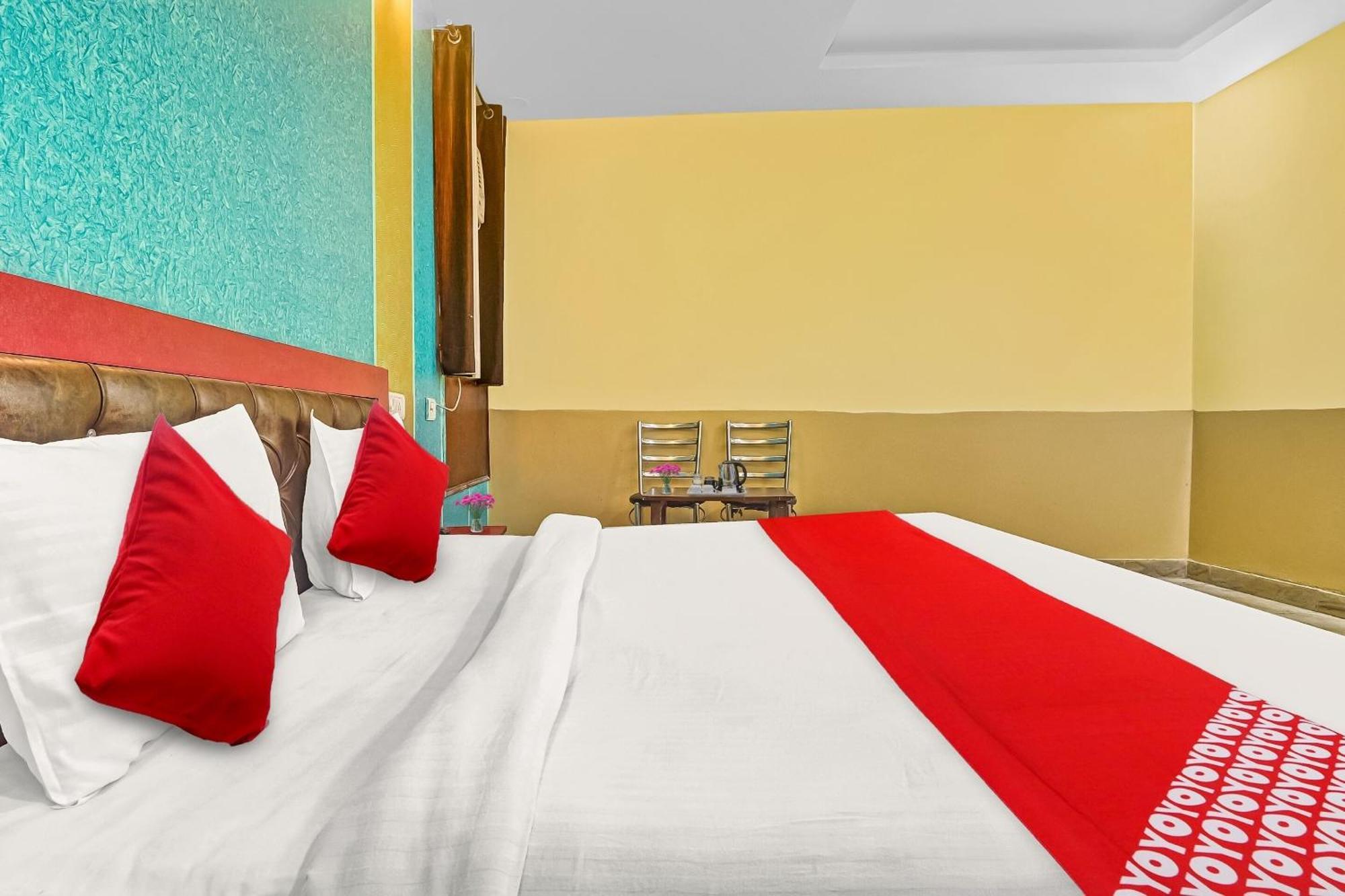 Hotel O Prince Home Stay Near Ambience Mall Neu-Delhi Exterior foto