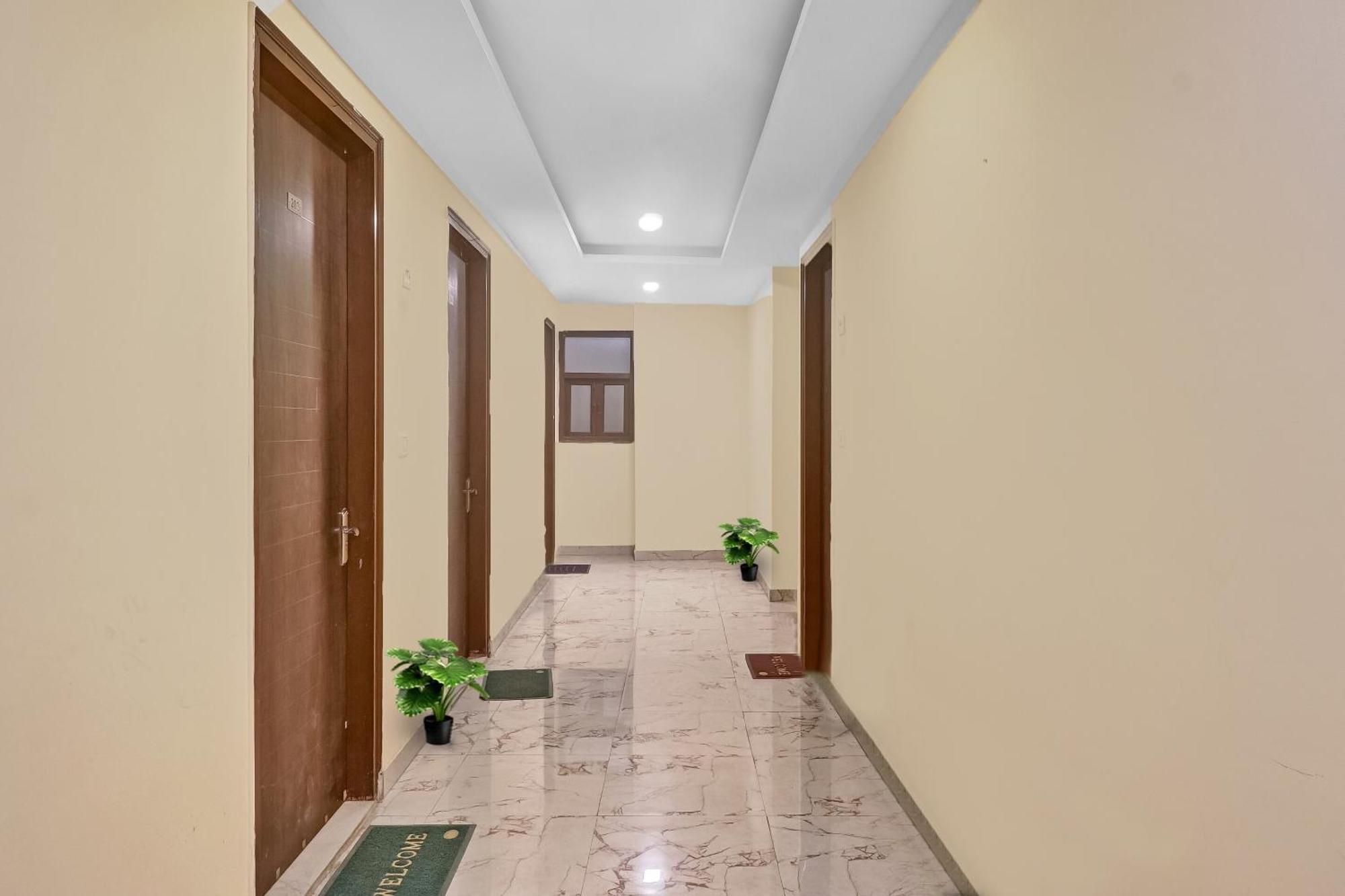 Hotel O Prince Home Stay Near Ambience Mall Neu-Delhi Exterior foto